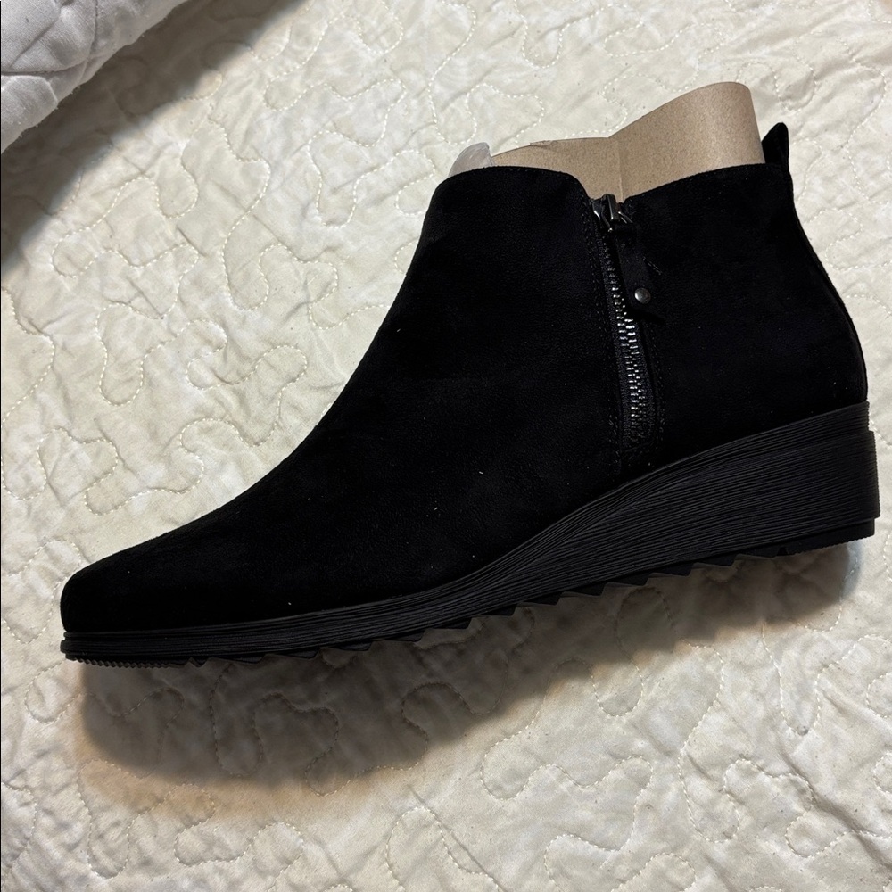 Easy Spirit Black Suede YENA Casual Wedge Ankle Booties with Side Zip - Picture 2 of 4
